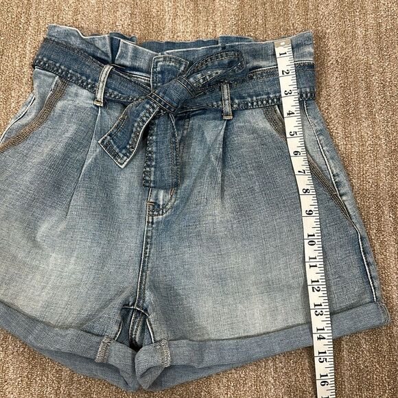 Chelsea & Violet Cuffed Hem Tie Waist Bow Pleated Denim Jean Shorts Women 27 - Picture 4 of 8